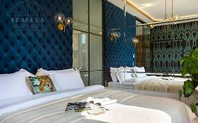 Feniks Main Square By Fragola Collection